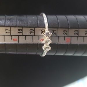 3 stone cubic zirconia sterling silver size 9 ring